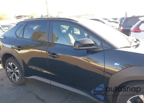 2025 Subaru Solterra Premium z USA, uszkodzony, nr VIN JTMABABA3SA098870